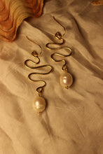 Load image into Gallery viewer, Delphine Pearl Earrings
