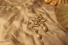 Load image into Gallery viewer, Delphine Pearl Earrings
