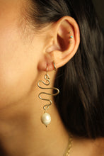 Load image into Gallery viewer, Delphine Pearl Earrings
